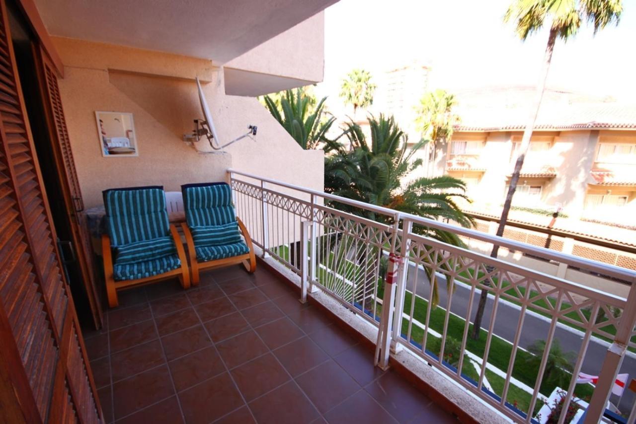 Two bedroom apartment in beachfront complex with pool in Playa de Las Américas. Exterior foto