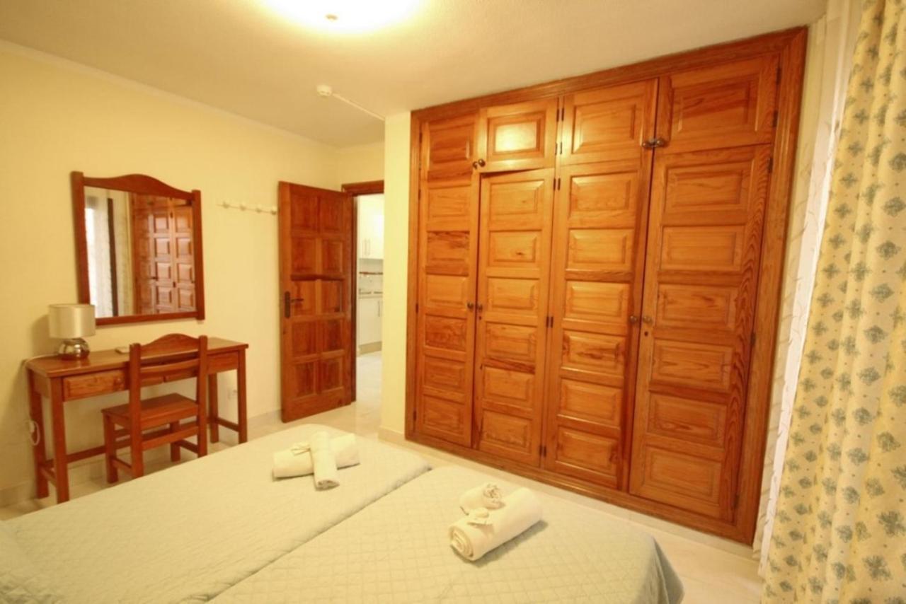 Two bedroom apartment in beachfront complex with pool in Playa de Las Américas. Exterior foto