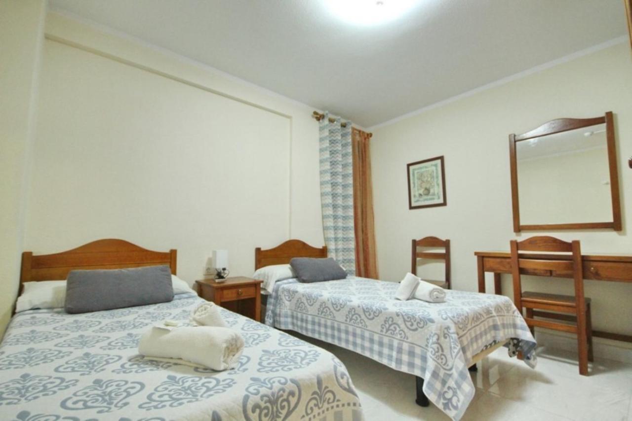 Two bedroom apartment in beachfront complex with pool in Playa de Las Américas. Exterior foto